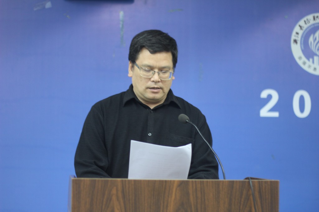 学生处副处长黄涛宣读文明寝室、最美寝室表彰决定